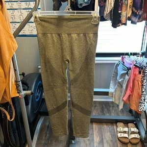 NWOT Workout Leggings L